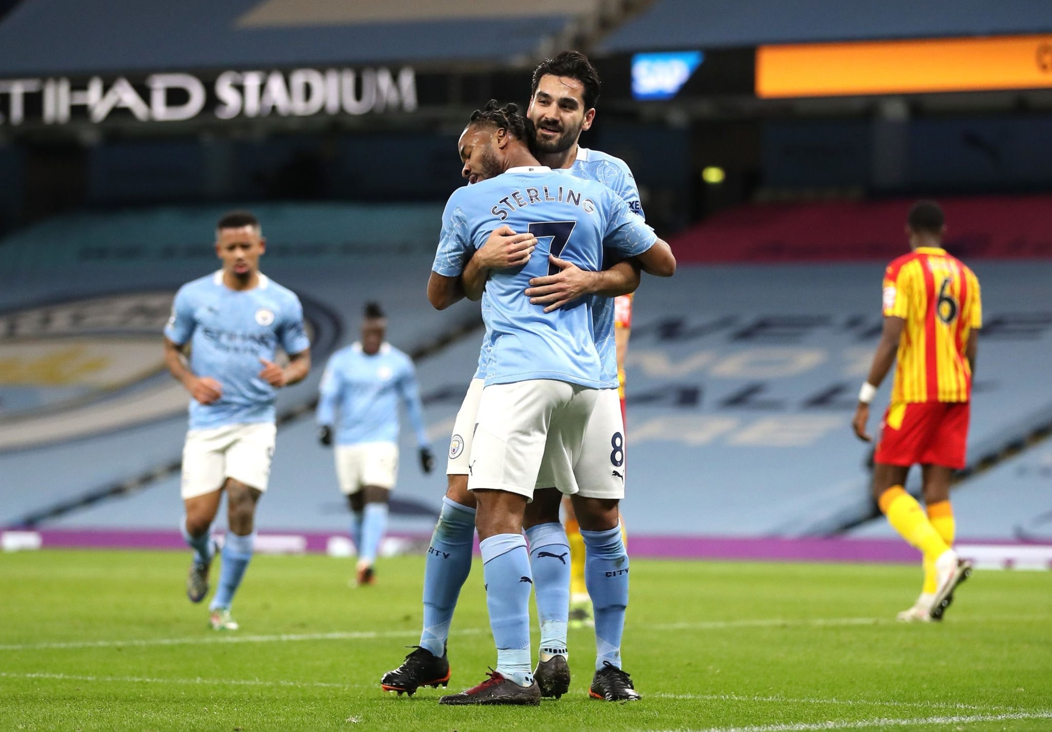 而是团队坚 而是团队坚